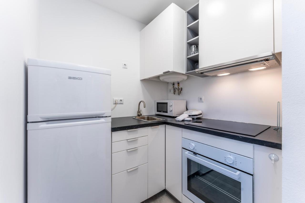 Modern 2 Bdr Flat W/balcony And Pool By Lovelystay Appartement *